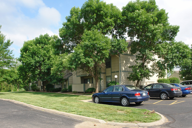 Peppertree Apartments in Lawrence, KS - Building Photo - Building Photo