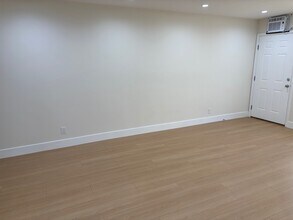 1242 N New Hampshire Ave in Los Angeles, CA - Foto de edificio - Building Photo