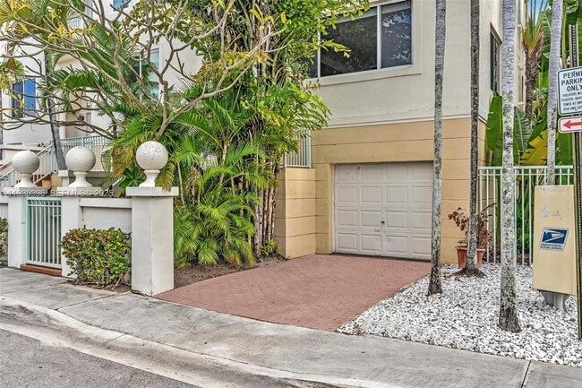 10065 Bay Harbor Terrace in Bay Harbor Islands, FL - Building Photo - Building Photo