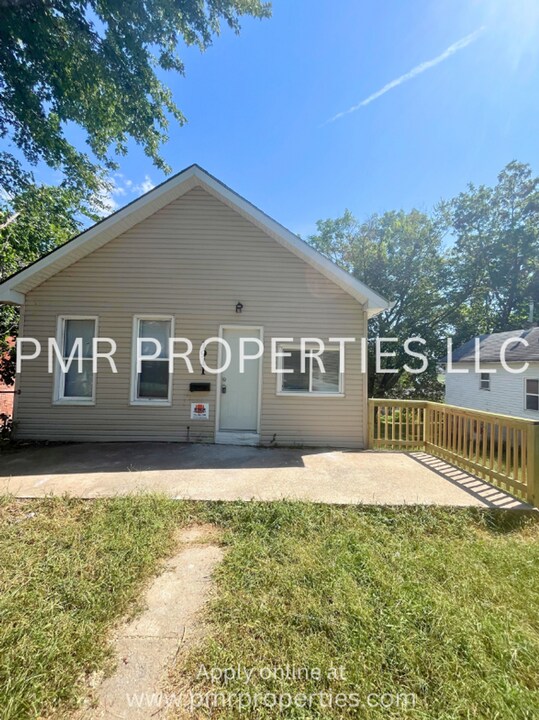 1911 Washington Ave in St. Joseph, MO - Building Photo