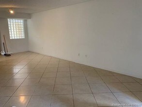 9645 NW 1st Ct-Unit -1B0 in Pembroke Pines, FL - Building Photo - Building Photo