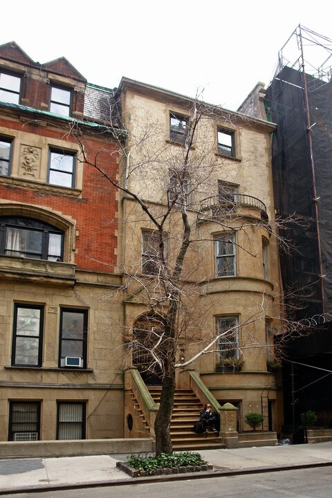 15A W 73rd St in New York, NY - Building Photo