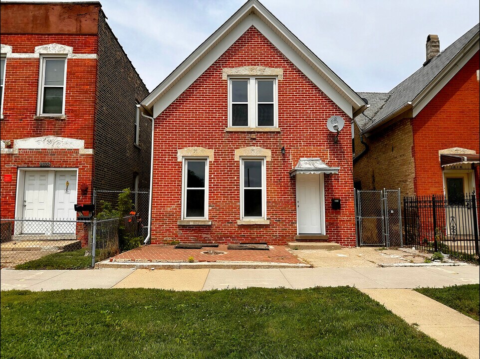 2620 W 15th St in Chicago, IL - Building Photo