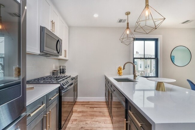 74 Brooks St in Boston, MA - Building Photo - Building Photo