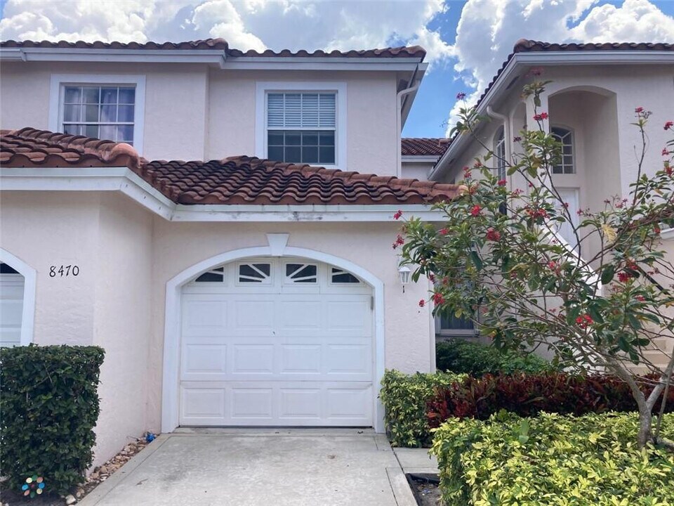 8470 Vía Romana in Boca Raton, FL - Building Photo