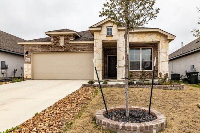 1913 Edelweiss Ave in New Braunfels, TX - Building Photo - Building Photo