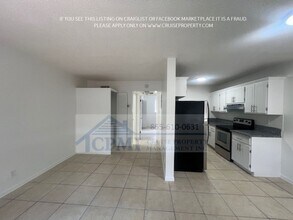 1200 Broadway in Lantana, FL - Building Photo - Interior Photo