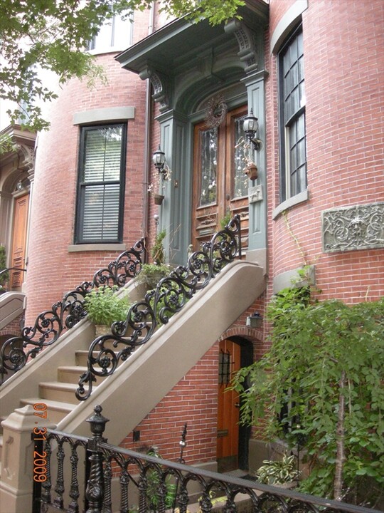 125 Pembroke St, Unit B in Boston, MA - Building Photo
