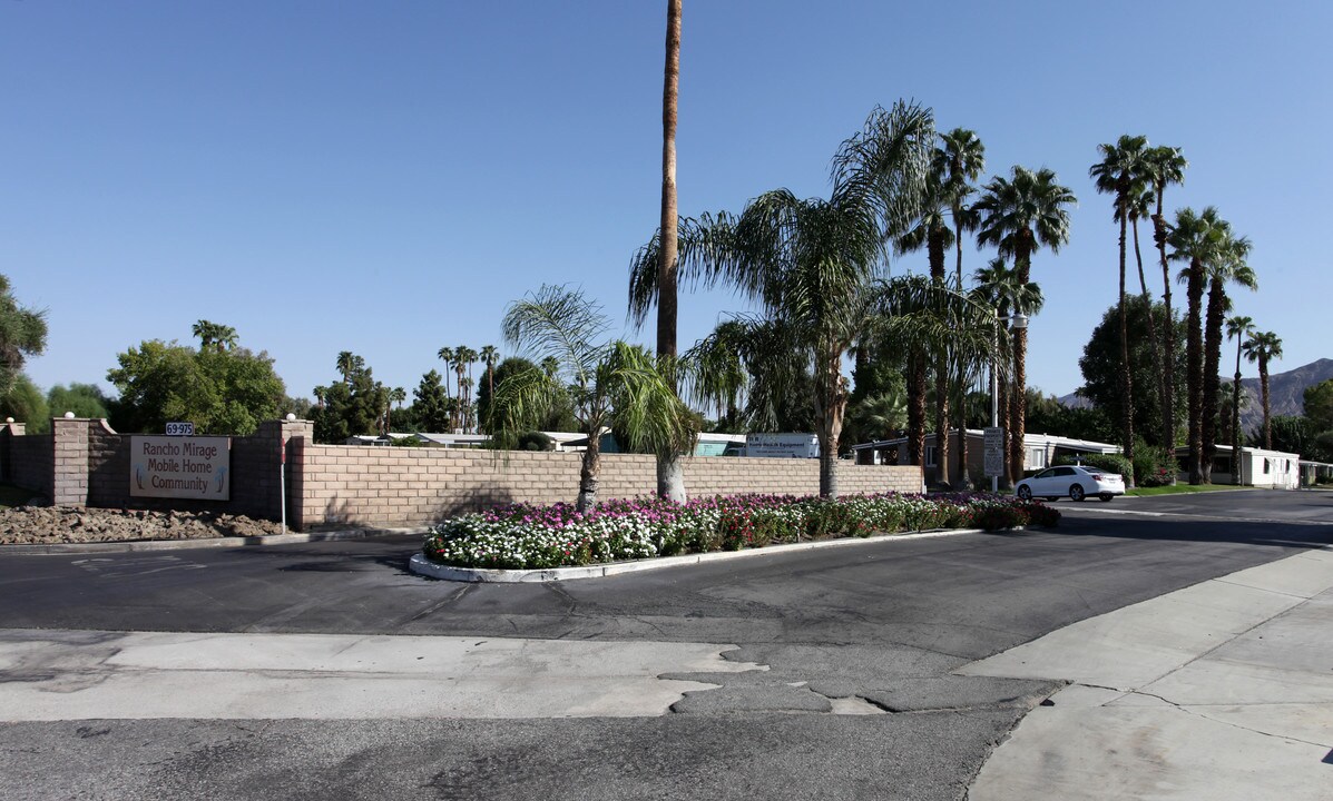 69975 Frank Sinatra Dr in Rancho Mirage, CA - Building Photo