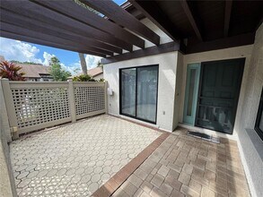 3145 Windrush Bourne in Sarasota, FL - Building Photo - Building Photo