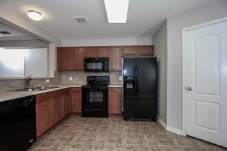 1172 Tomahawk Dr in Dallas, TX - Foto de edificio - Building Photo