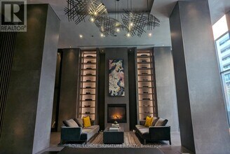 55 Charles St E in Toronto, ON - Building Photo - Building Photo