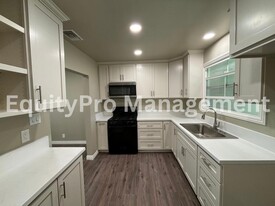 14006 Dittmar Dr in Whittier, CA - Foto de edificio - Building Photo