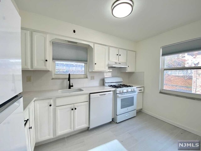 12 Burdette Ct-Unit -4 in Edgewater, NJ - Foto de edificio - Building Photo