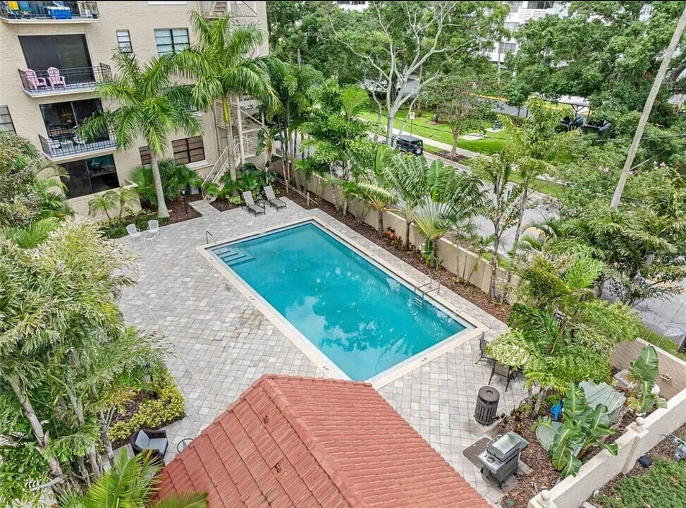 2109 Bayshore Blvd, Unit Bayshore in Tampa, FL - Building Photo