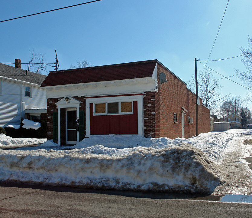 1305 W 9th St in Lorain, OH - Building Photo