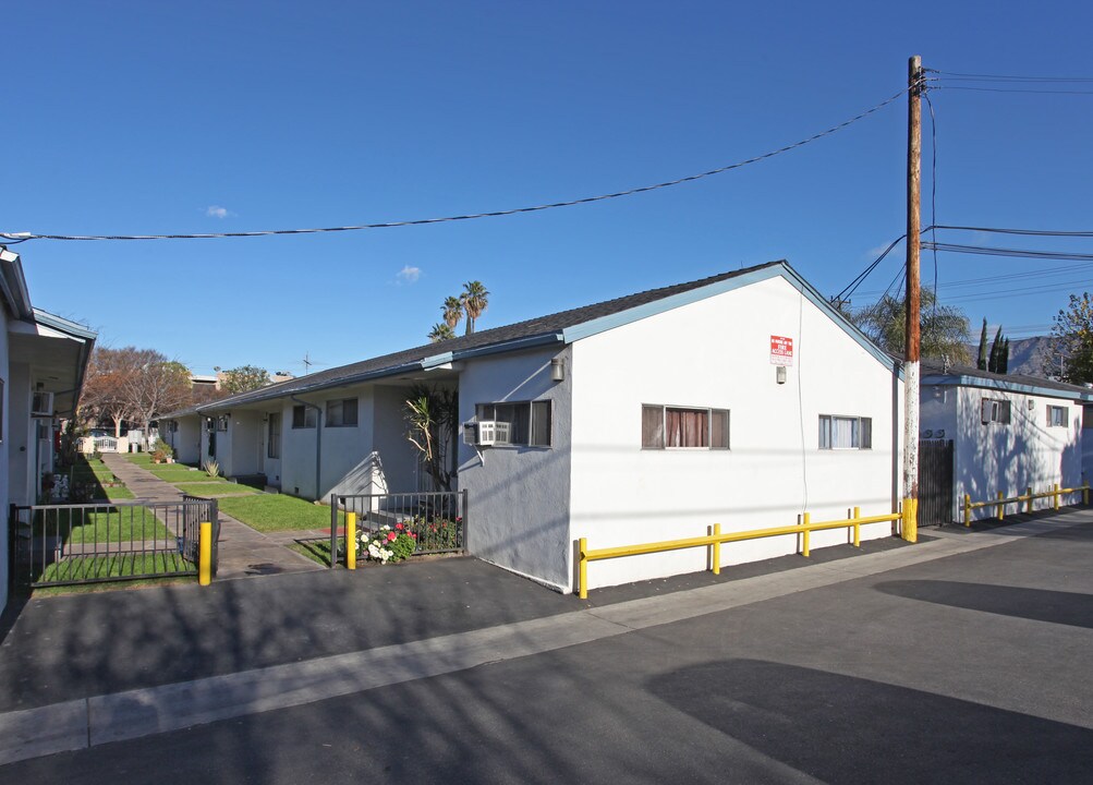 208 W Verdugo Ave in Burbank, CA - Building Photo