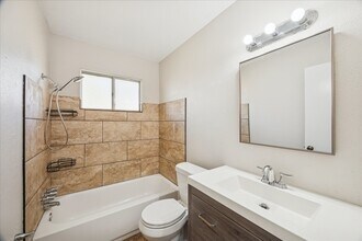 1808 Wren Dr in League City, TX - Building Photo - Building Photo