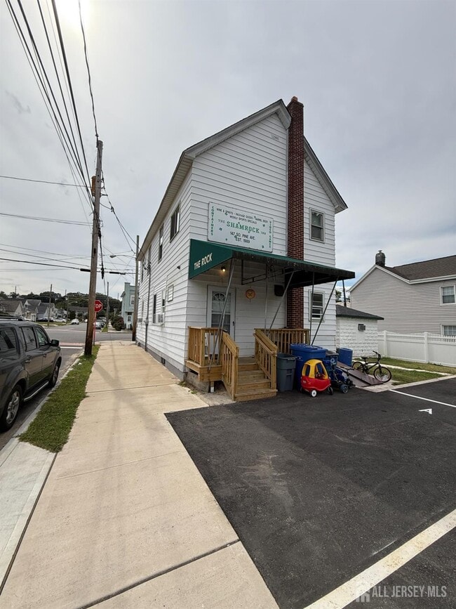 147 S Pine Ave in South Amboy, NJ - Building Photo - Building Photo
