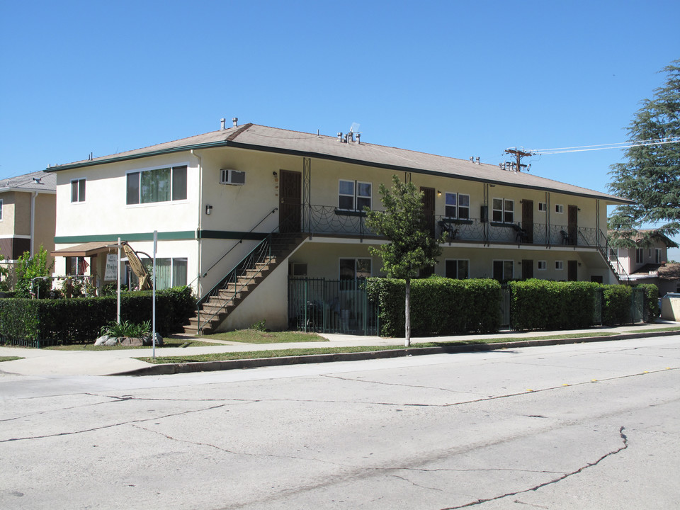 Milton Arms in Whittier, CA - Building Photo