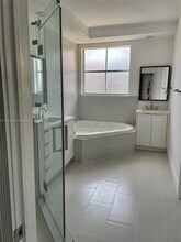 11042 NW 48th Ln in Doral, FL - Building Photo - Building Photo