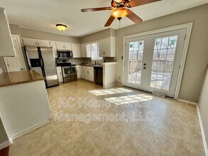 2600 NW Castle Dr in Blue Springs, MO - Building Photo - Building Photo