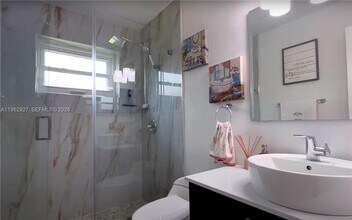 8275 Shadow Wood Blvd in Coral Springs, FL - Building Photo - Building Photo