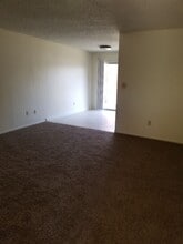 5101 Appleblossom Dr in Bakersfield, CA - Building Photo - Building Photo