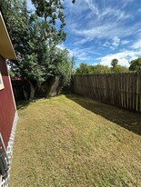 2349 Avenue D in Dickinson, TX - Building Photo