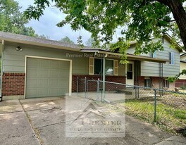 6873 Metropolitan St in Colorado Springs, CO - Building Photo