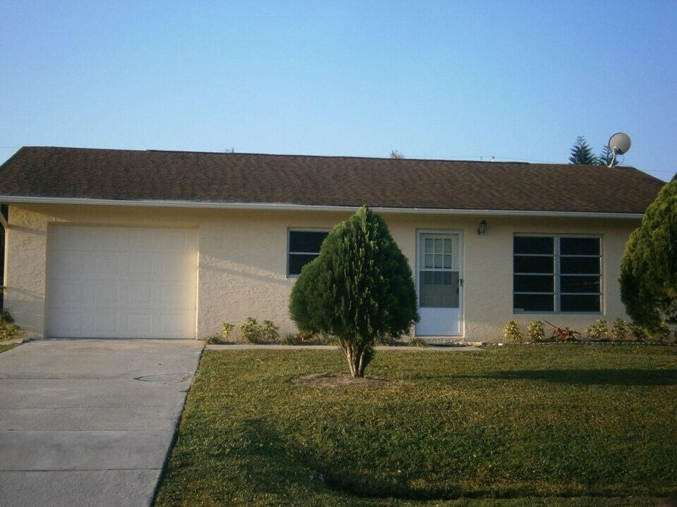 632 SW Lucero Dr in Port St. Lucie, FL - Building Photo