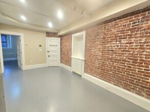 44 High St, Unit B2 in Brookline, MA - Foto de edificio - Building Photo