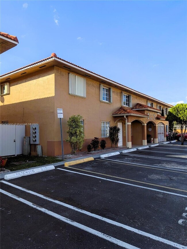 2485 W 76th St-Unit -109 in Hialeah, FL - Building Photo - Building Photo