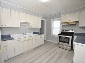 122 Beechwood Ave in Liverpool, NY - Building Photo