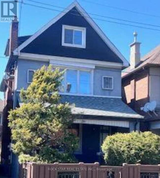 property at 26-26 Wentworth St S