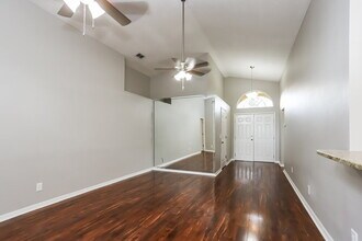 2524 Gotham Way in Valrico, FL - Building Photo - Building Photo