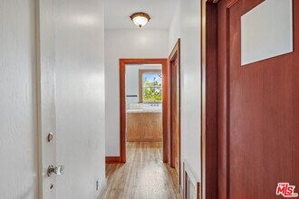 5121 1/2 Eagle Rock Blvd in Los Angeles, CA - Building Photo - Building Photo