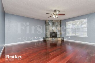 7557 Folkstone Dr in Forest Hill, TX - Foto de edificio - Building Photo