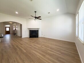 2802 Ridgeglen Ln in Houston, TX - Foto de edificio - Building Photo