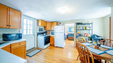 80 Sciarappa St, Unit 1 in Cambridge, MA - Foto de edificio - Building Photo