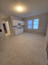 168-170 Oak St, Unit 3S in New Britain, CT - Building Photo - Building Photo