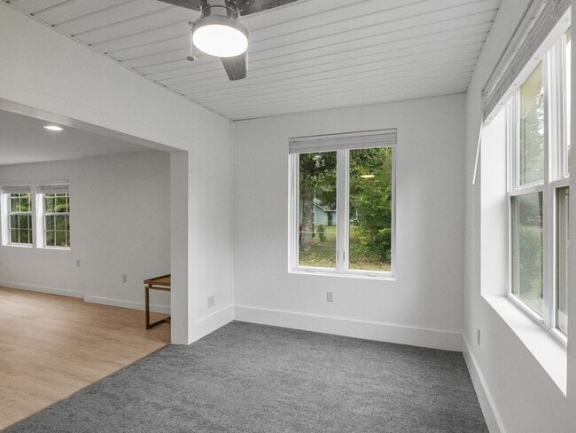 1572 Cedar St in Niceville, FL - Foto de edificio - Building Photo