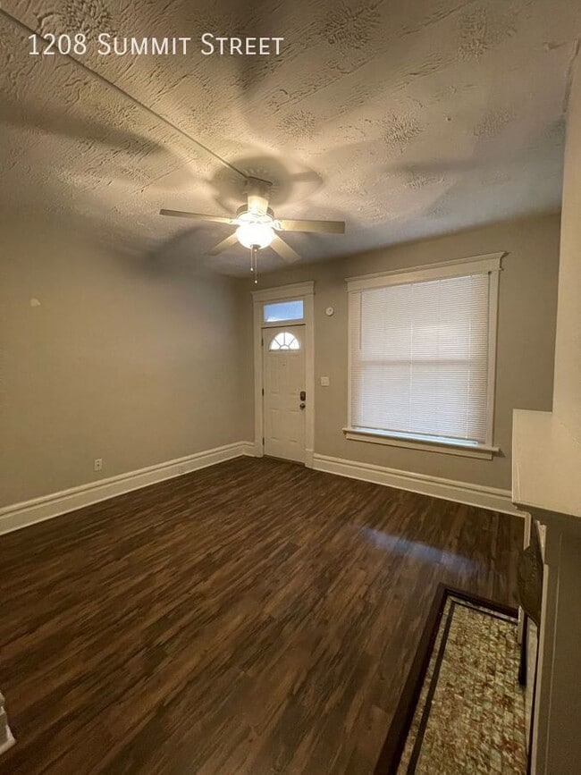 1208 Summit St in Columbus, OH - Building Photo - Building Photo