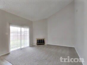 10919 Almond Grove in Humble, TX - Foto de edificio - Building Photo