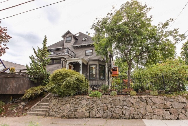 2380 NW Northrup St in Portland, OR - Building Photo - Building Photo