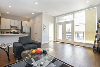 2740 W Armitage Ave in Chicago, IL - Building Photo - Building Photo