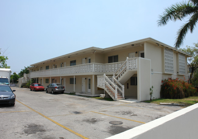 461 SW 42nd Ave in Coral Gables, FL - Foto de edificio - Building Photo