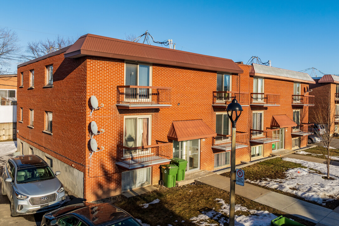11665 Alfred-Laurence Av in Montréal, QC - Building Photo