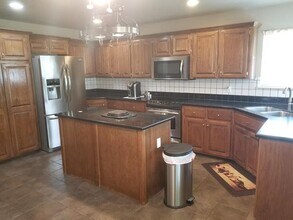 1213 Cambridge Dr in Shawnee, OK - Building Photo - Building Photo