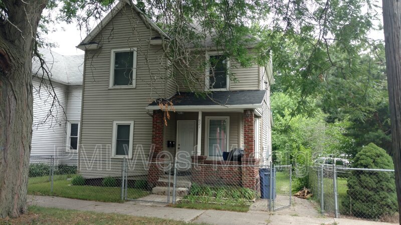 921 Dayton St SW in Grand Rapids, MI - Building Photo